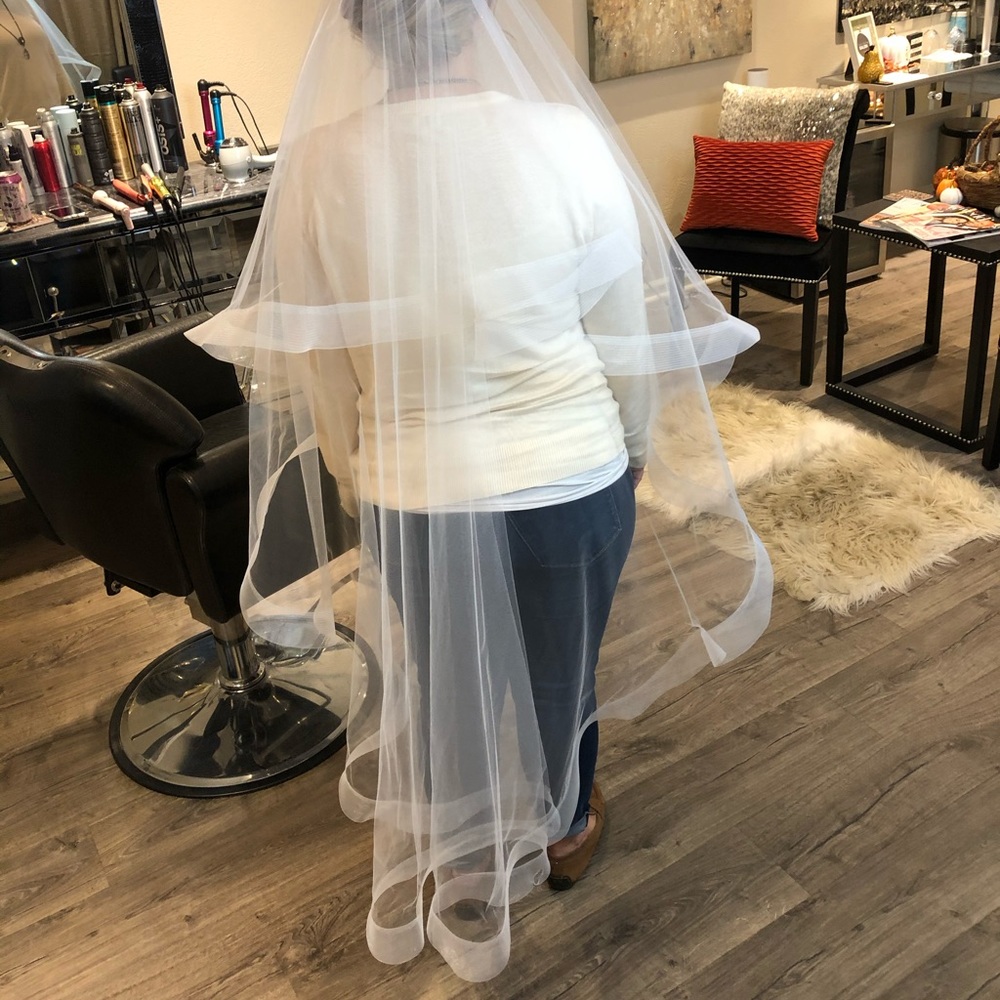 Toni Federici Isla Veil